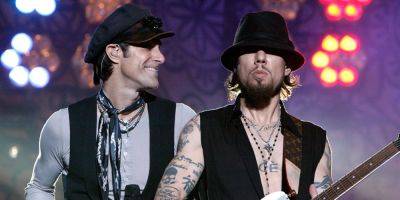 Perry Farrell - Dave Navarro - Jane's Addiction Cancels Tour After Onstage Altercation, Dave Navarro Expresses Concerns for Perry Farrell's 'Personal Health & Safety' - justjared.com - Usa - state Massachusets - state Connecticut - city Boston, state Massachusets