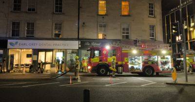 Blaze breaks out in Edinburgh flat as emergency services shut down road - dailyrecord.co.uk - Scotland