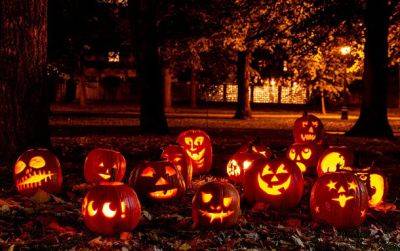 Jerry Seinfeld - William Shakespeare - Oscar Wilde - Williams - 101 Funny Halloween Quotes: Short, Cute and Spooky Sayings - positivityblog.com - city Salem - city Sanderson